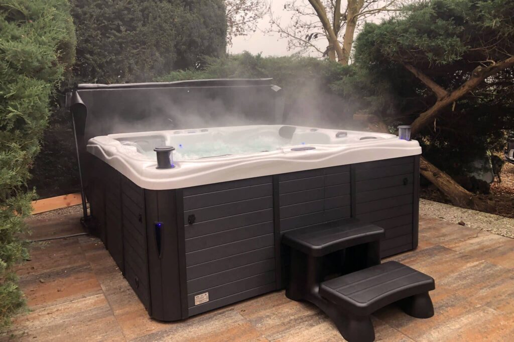 jacuzzi waar stoom vanaf komt