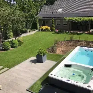 zwemspa alicante in tuin van groot huis