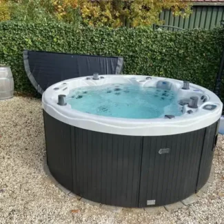 Fox spa cosmos ronde jacuzzi in tuin