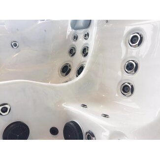 kuip van jacuzzi mystic