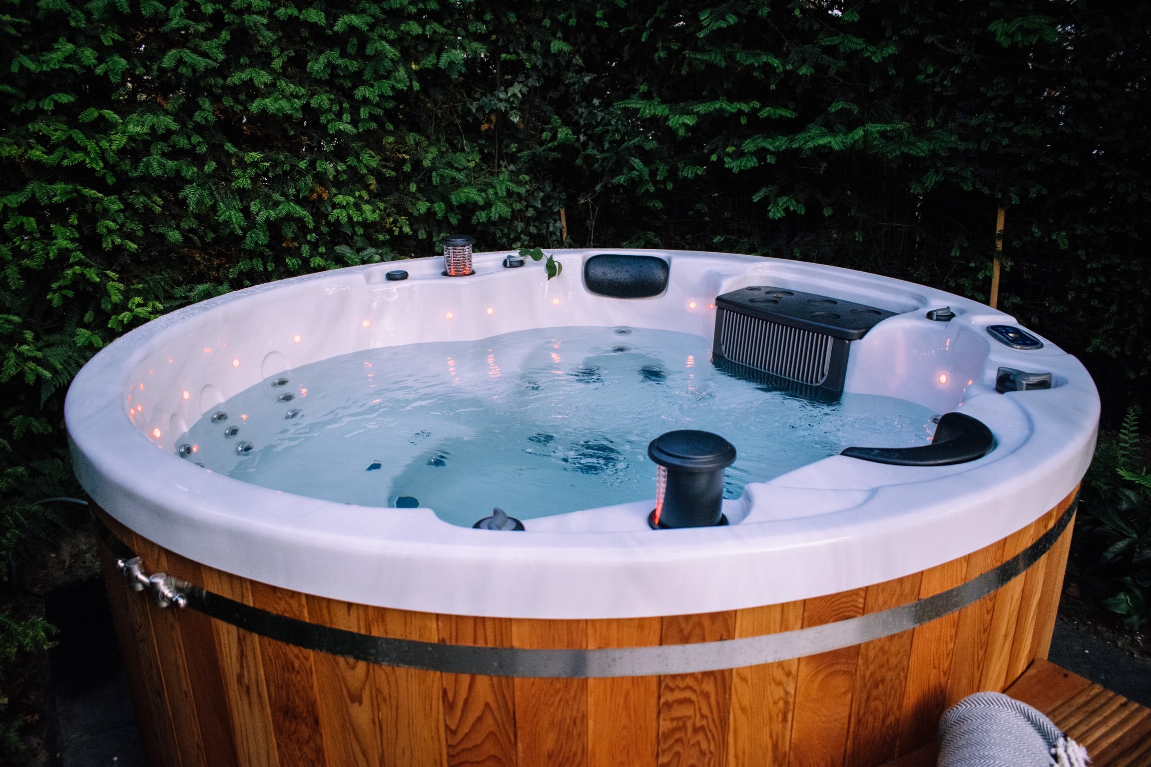 Ronde jacuzzi in de tuin