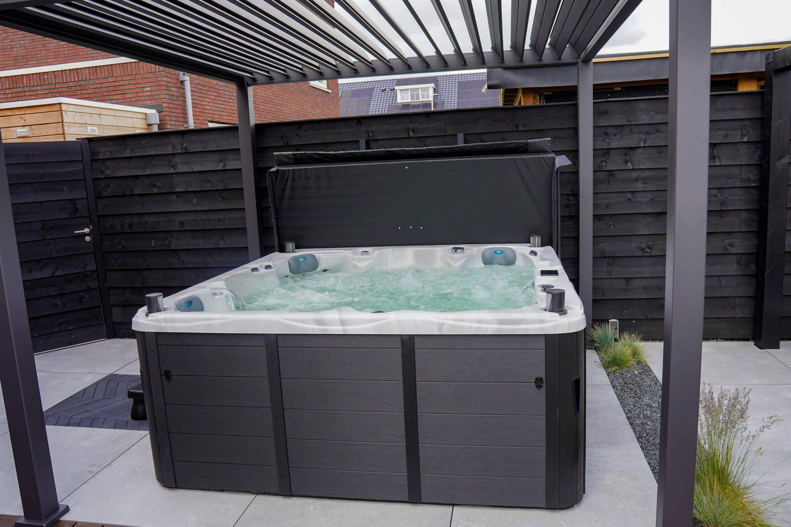 fox spa jacuzzi met overkapping