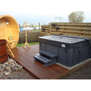 wellness tuin met jacuzzi cover