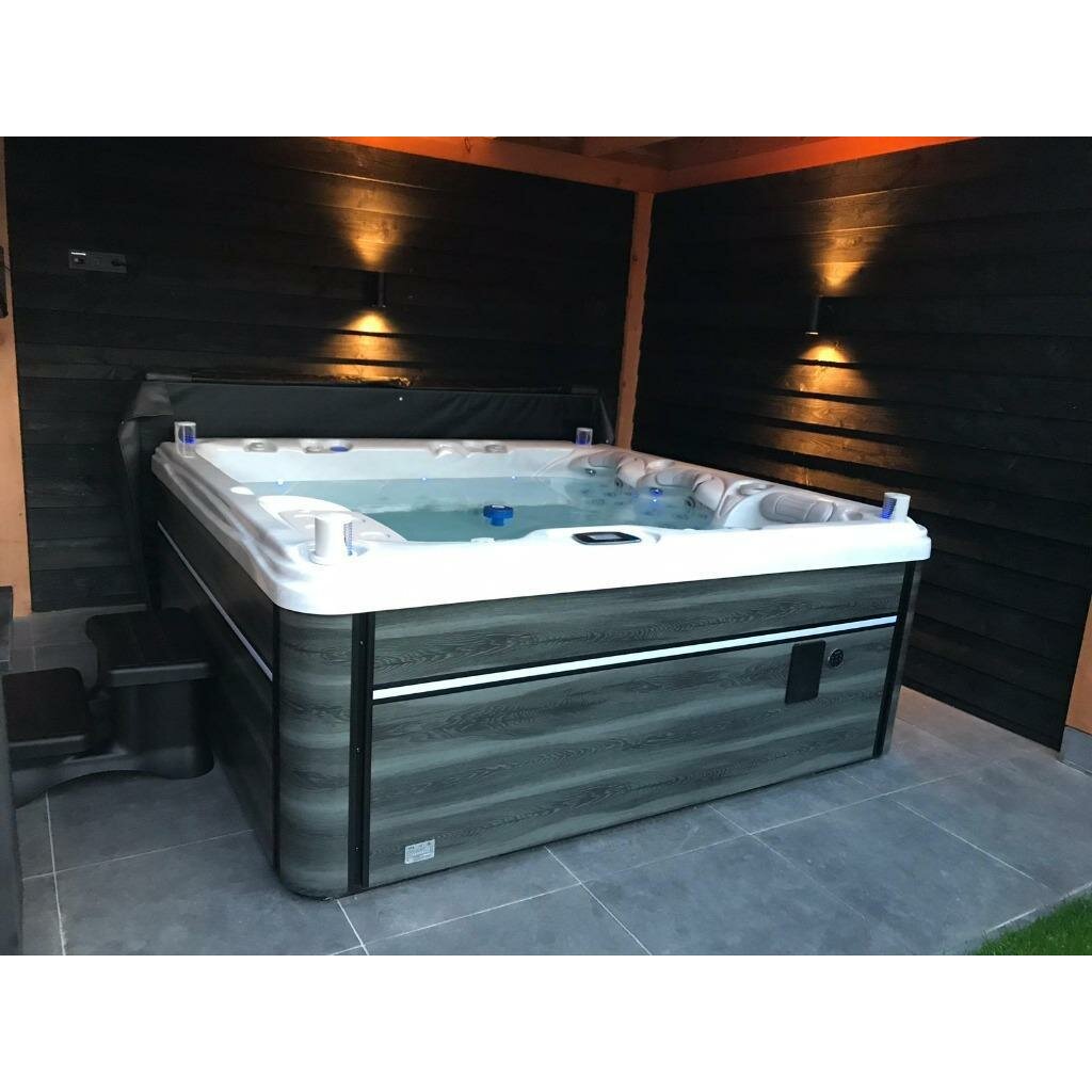 Legend Spas jacuzzi
